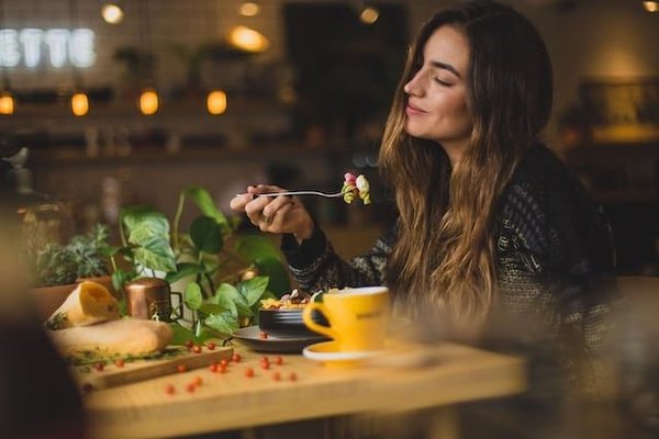 Comment manger équilibré lors d'un repas au restaurant