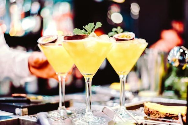 Comment créer une carte de cocktails créatifs et originaux pour votre restaurant bar